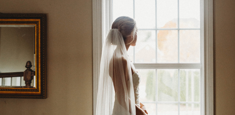 6 Hairstyles That Will Look Stunning With AND Without Your Veil