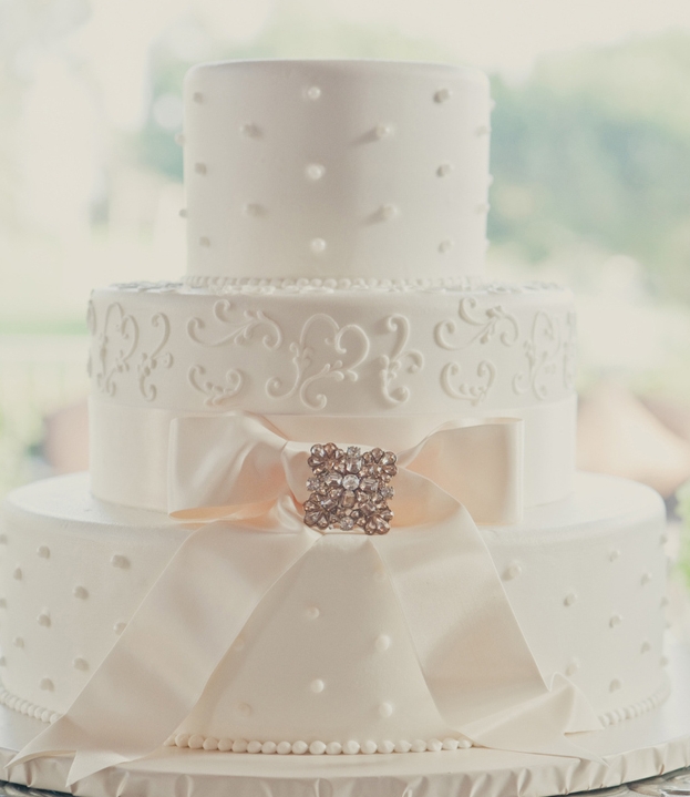 Pretty White Cake with a Dazzling Pink Bow