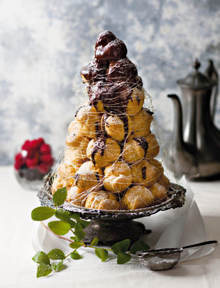 Sweet French Cake Confections: The Croquembouche