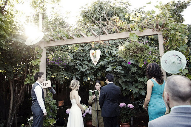 Real Wedding Danielle & Aaron: Charming Backyard DIY Wedding