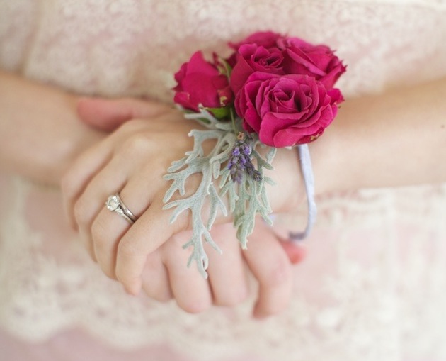 How To Make A Pretty Floral Bracelet / Wrist Corsage
