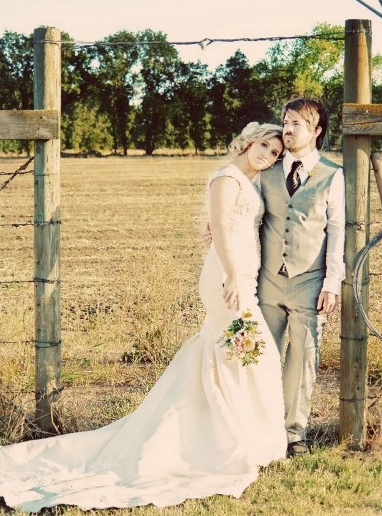 1920's Country Inspired Evening Picnic Wedding by Emily Heizer Photography