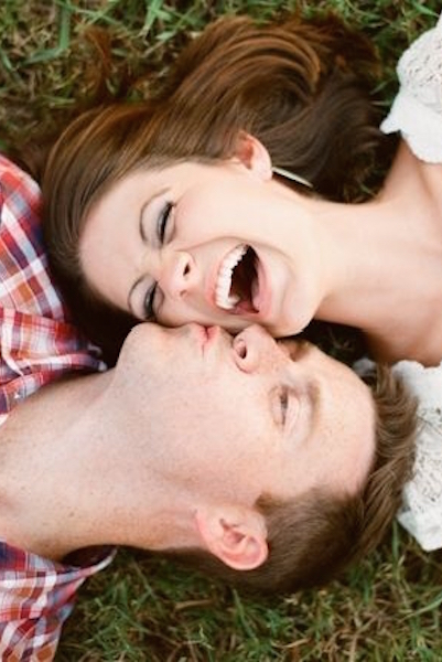 8_southern-summer-engagement-laughing-re-095d2508f47f0e96
