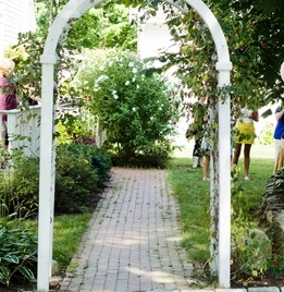 Cheerful & Bright: A Rhode Island Garden Bridal Shower