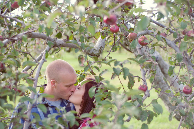 {Real Engagement} Kaitlin & Zach: Fall Orchard E-Session