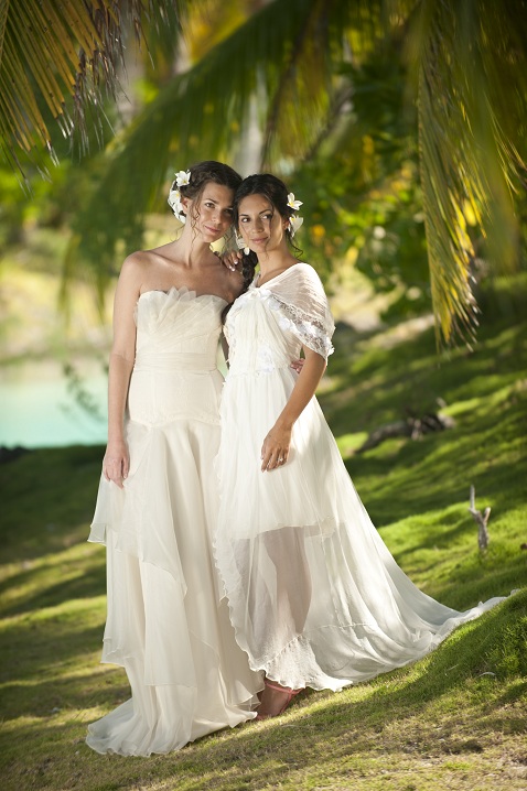 St. Regis Bora Bora Offers Designer Gowns in Destination Wedding Package