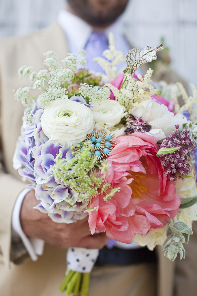 Sunday Bouquet: Pale with a Pop of Color
