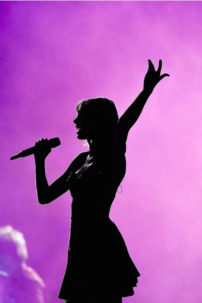 Taylor Swift Performing