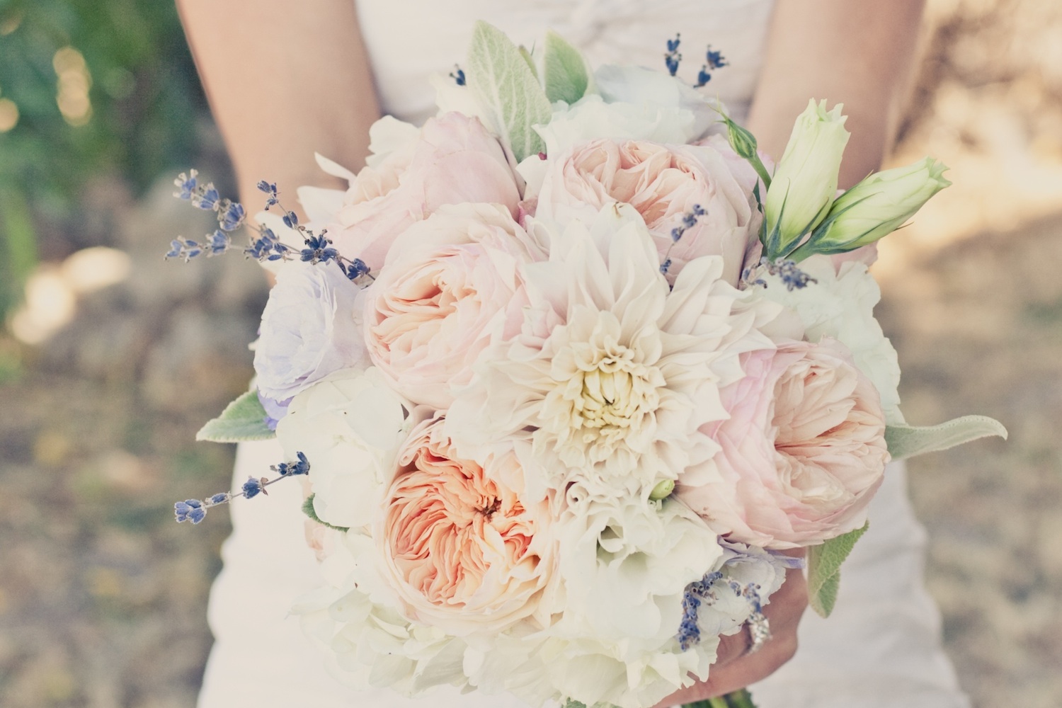 elegant-real-weddings-lavender-peach-wedding-colors-romantic-bridal-bouquet.original