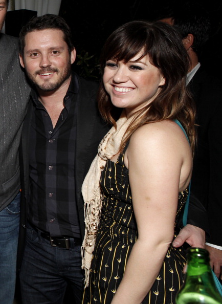 Kelly Clarkson is Engaged!