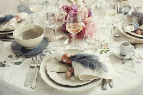10 Unique DIY Feather Tutorials & Ideas For Your Wedding