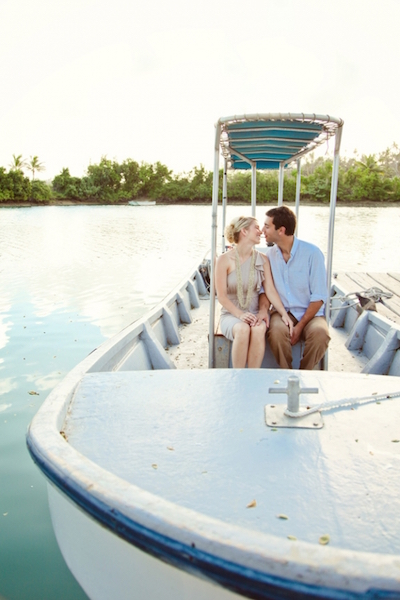 honeymoon_kiss_boat