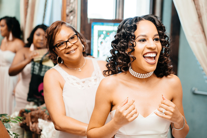 10 Must-Have Getting Ready Glam Shots You NEED to Take on Your Big Day