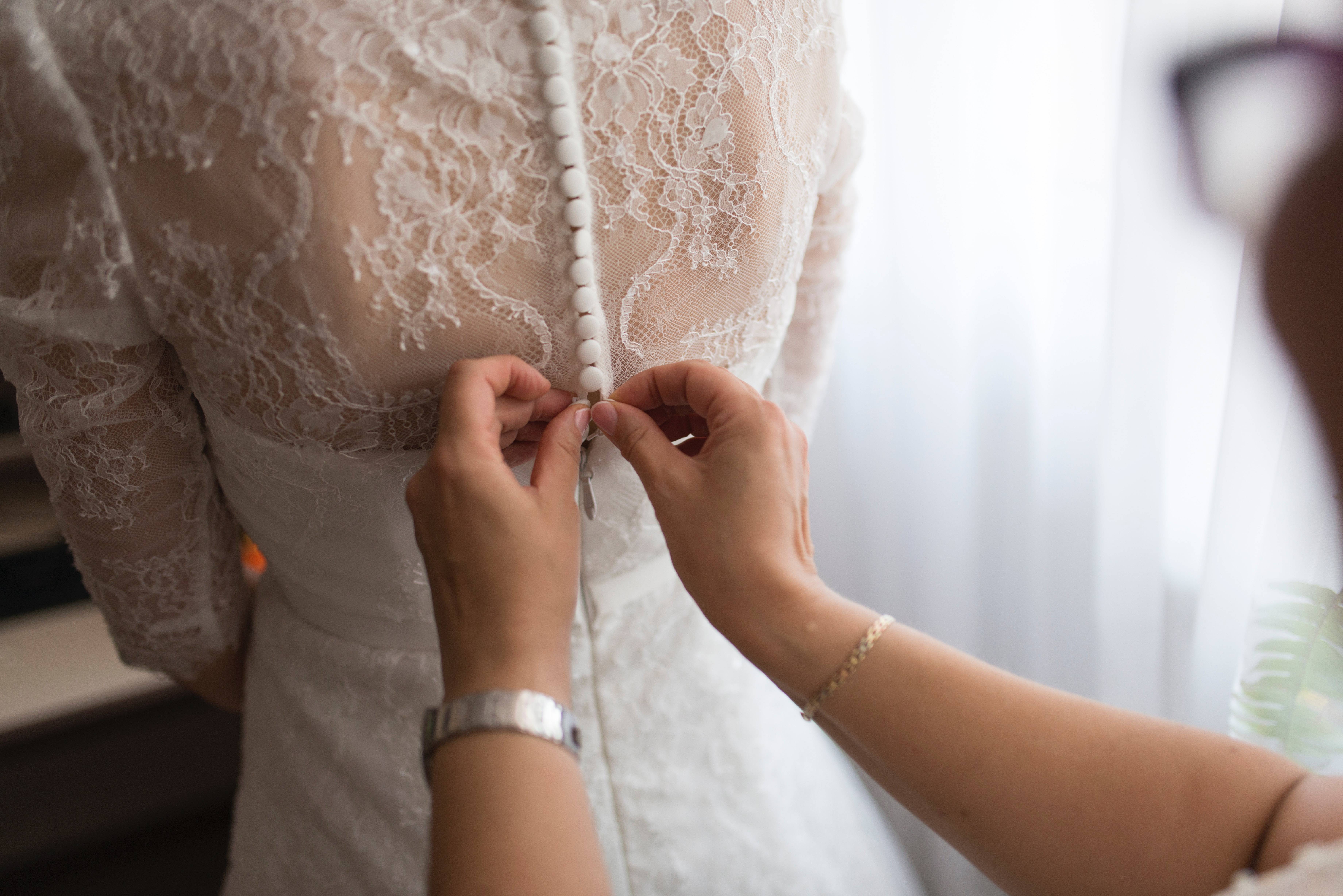 What to Wear While Wedding Dress Shopping