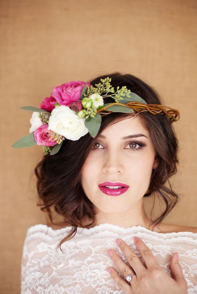 15-ideas-for-Fresh-Flower-Wedding-Hair-Bridal-Musings-Wedding-Blog-4