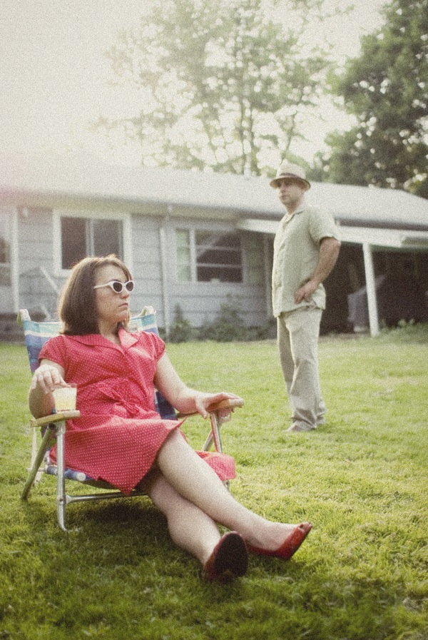 1950s Home & Garden: Unique, Retro Engagement Shoot