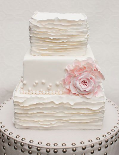 10 Pretty, Romantic Wedding Cakes