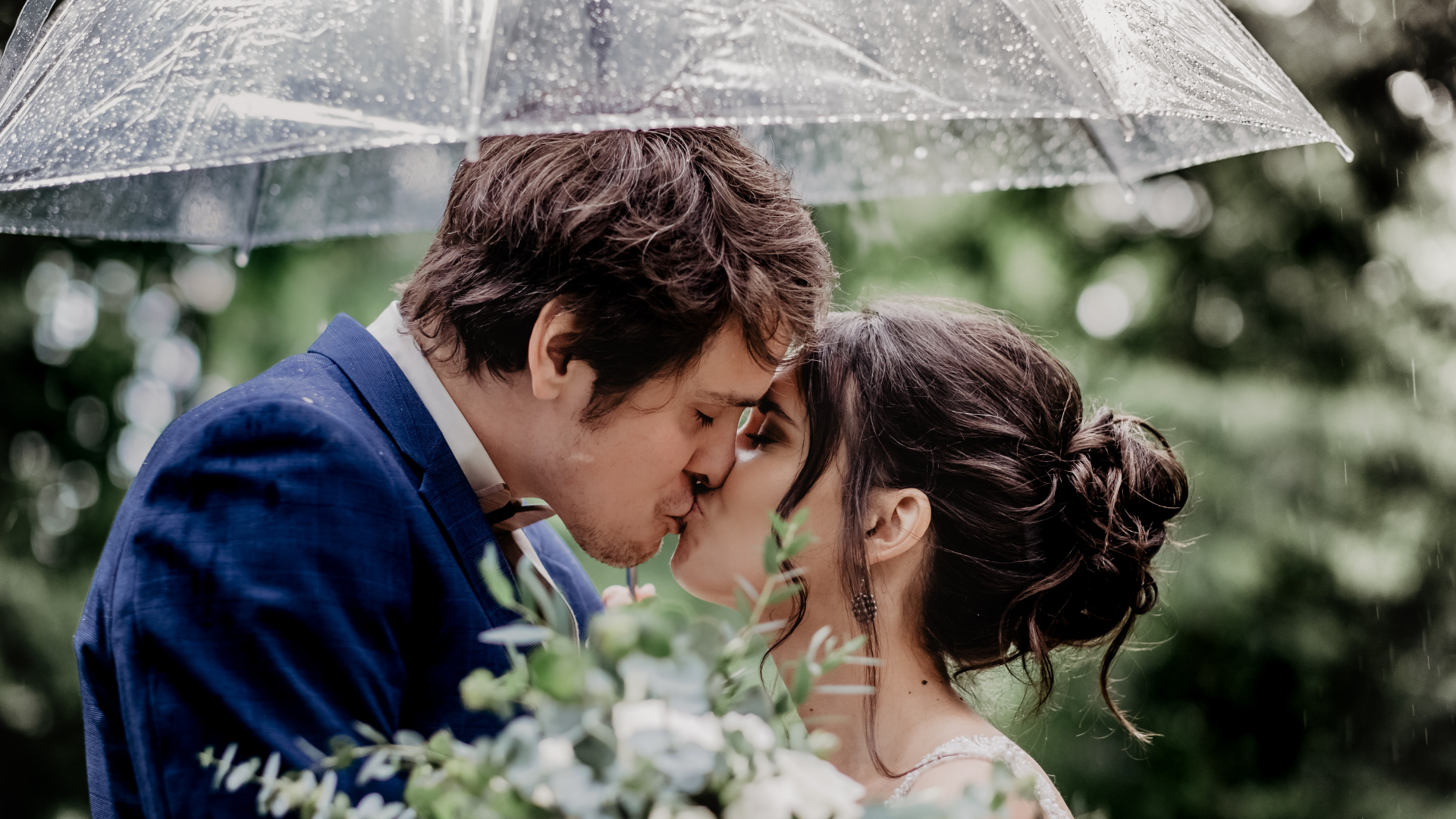 How to Brace Yourself for Unexpected Wedding Weather